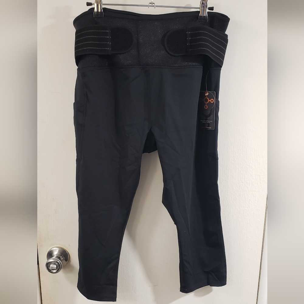 🌻NWT Tommie Copper 2 Pocket Capri  Legging